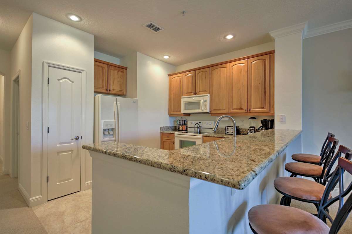 Palm Coast Condo w/Private Lanai & Lake Views!