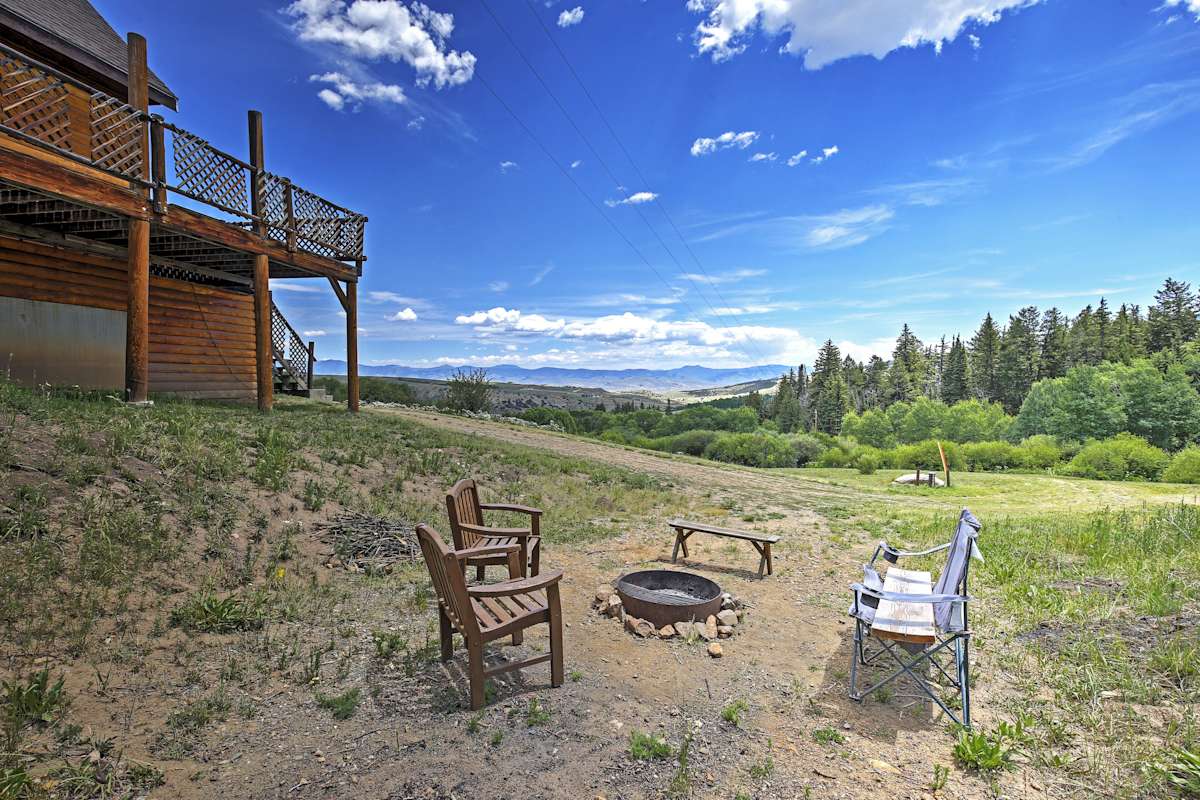Gore Pass Kremmling Cabin w/ Hot Tub + Mtn Views!