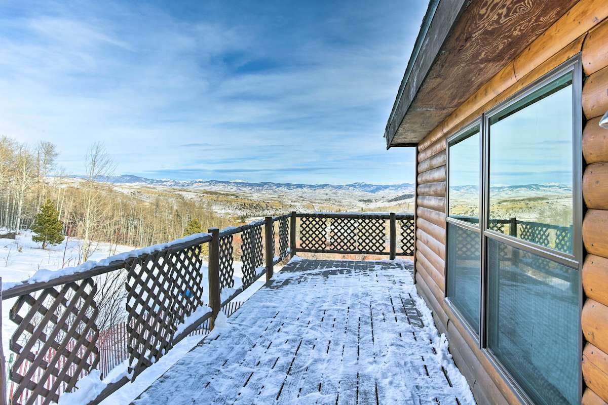 Gore Pass Kremmling Cabin w/ Hot Tub + Mtn Views!