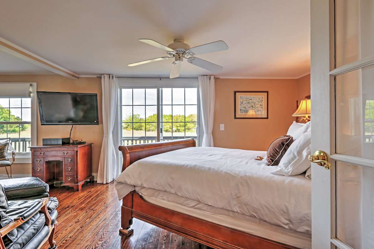 Captivating 1BR Mt Pleasant Cottage in Old Village