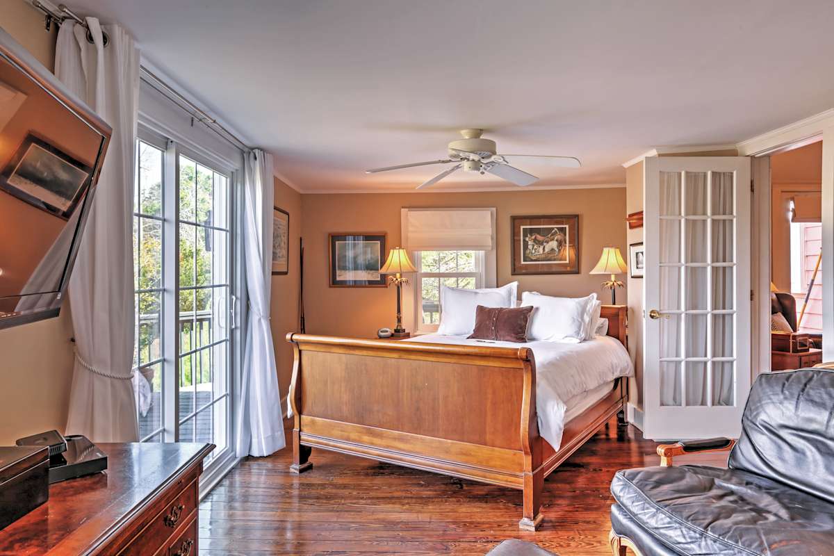 Captivating 1BR Mt Pleasant Cottage in Old Village