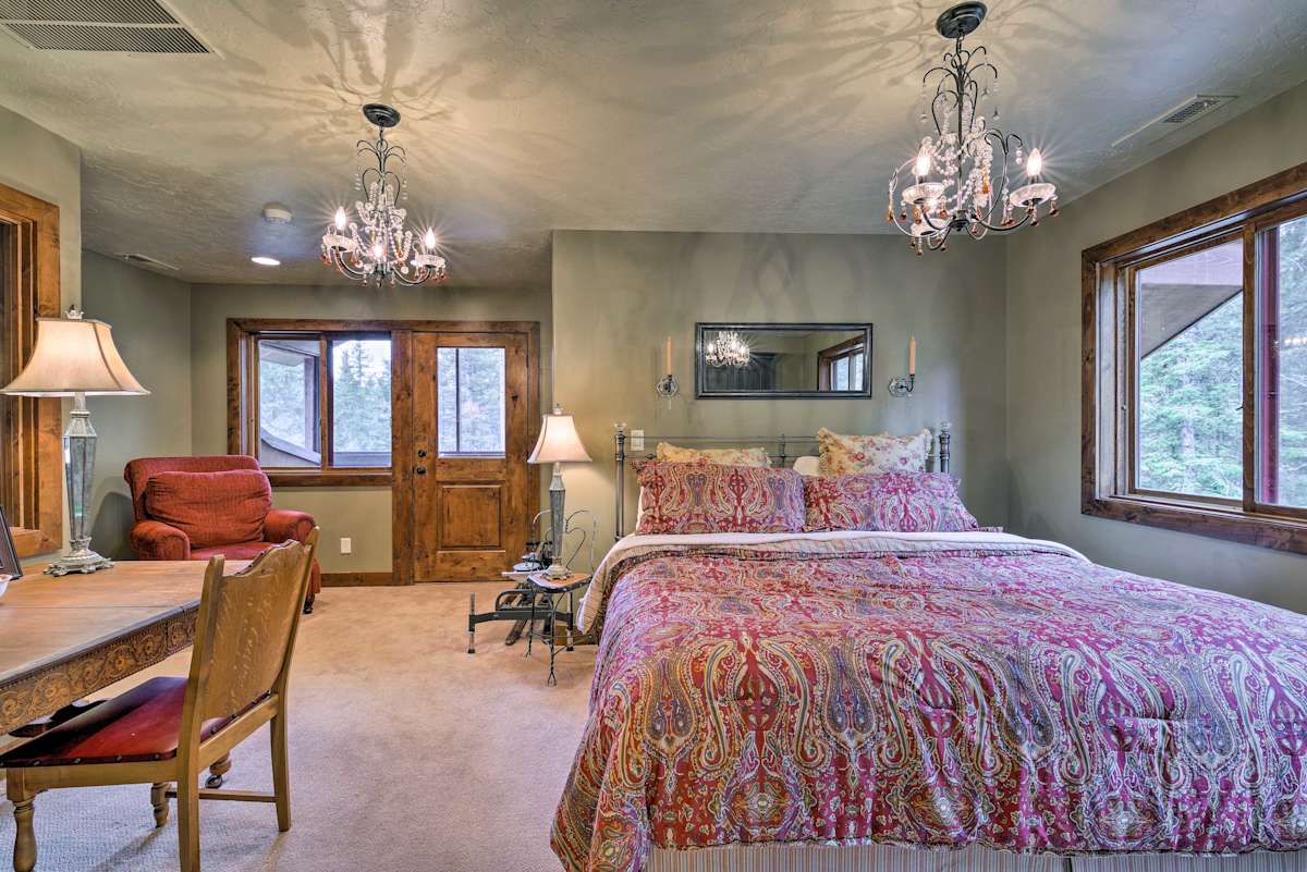 Donnelly Cabin w/Lake & Mtn View + Private Hot Tub