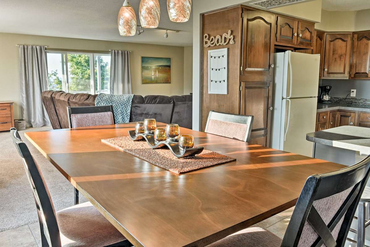 East Tawas Apartment Near Lake Huron & Downtown!