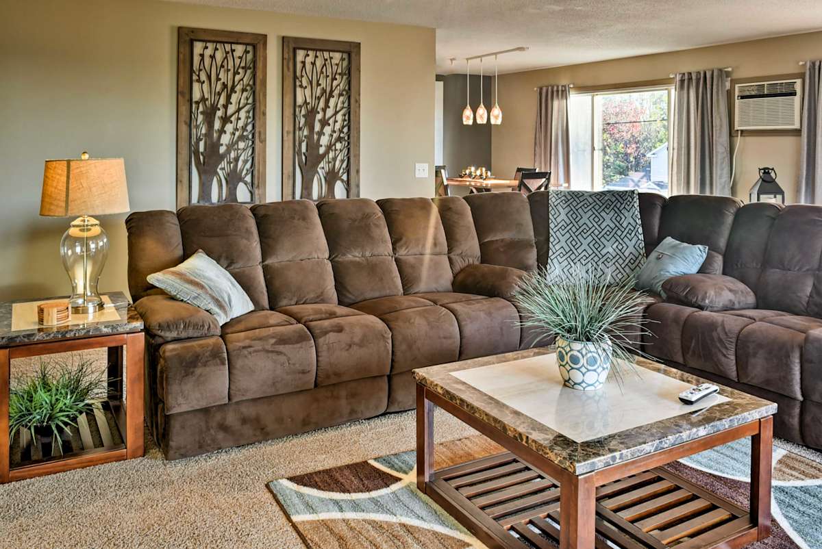 East Tawas Apartment Near Lake Huron & Downtown!