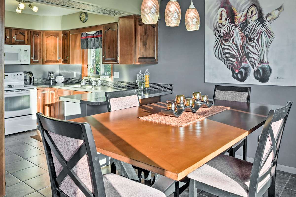 East Tawas Apartment Near Lake Huron & Downtown!