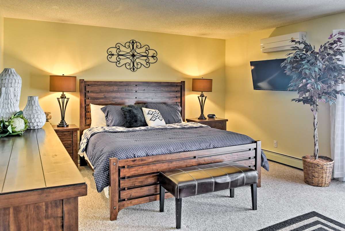 East Tawas Apartment Near Lake Huron & Downtown!