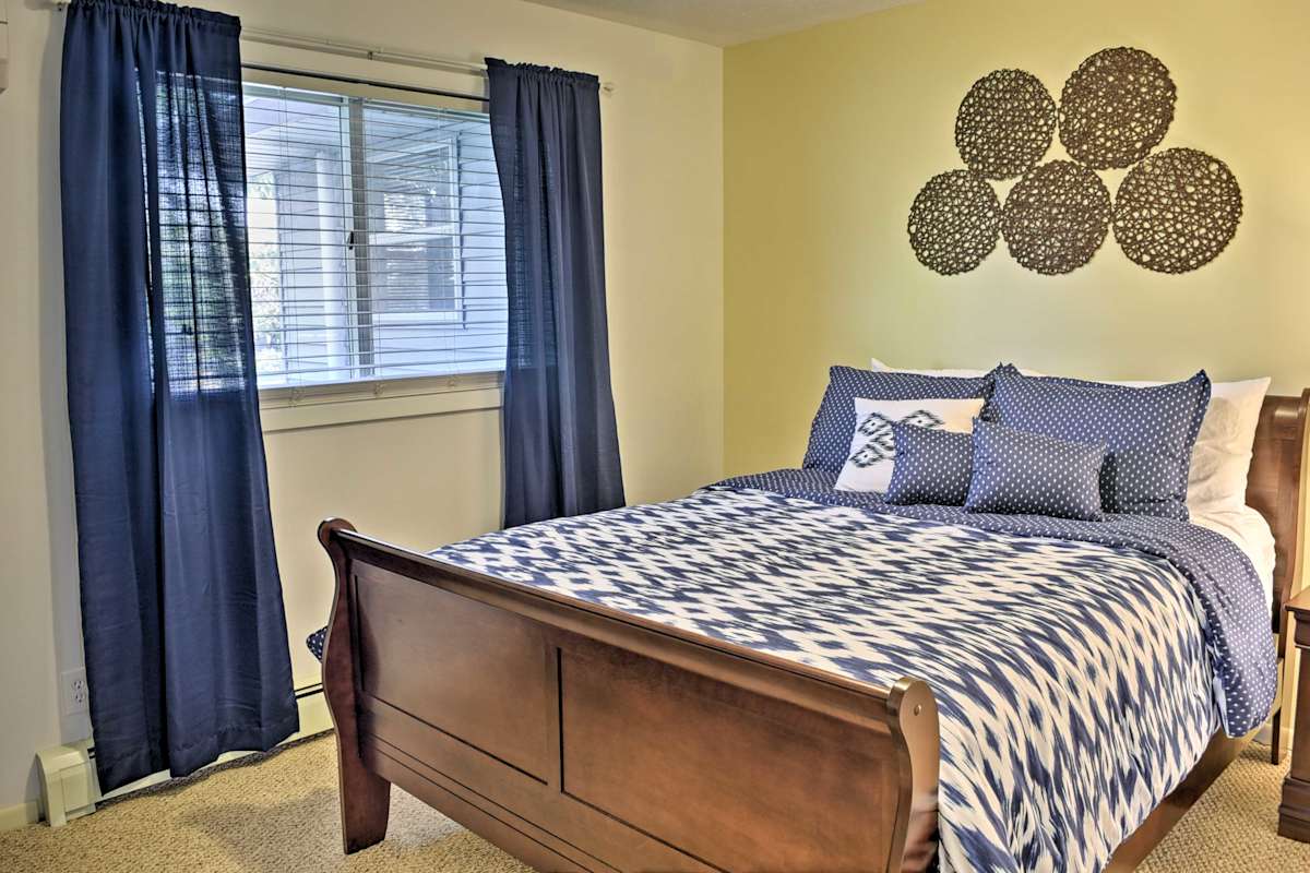 East Tawas Apartment Near Lake Huron & Downtown!