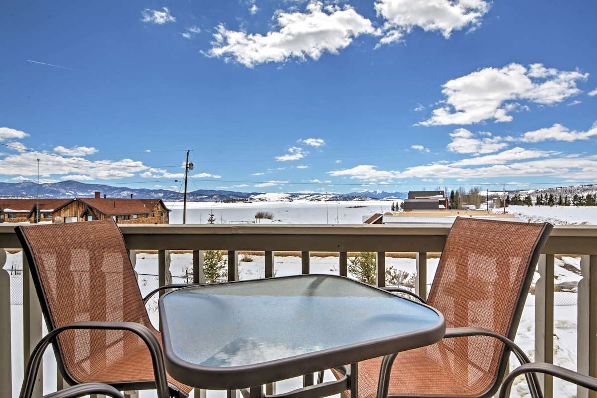 2BR Lake House + Bonus Room Steps from Lake Granby