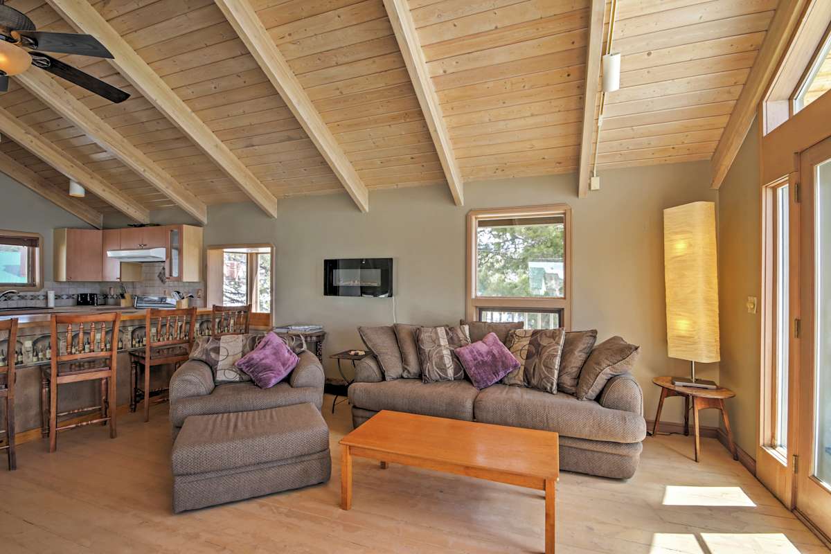 2BR Lake House + Bonus Room Steps from Lake Granby