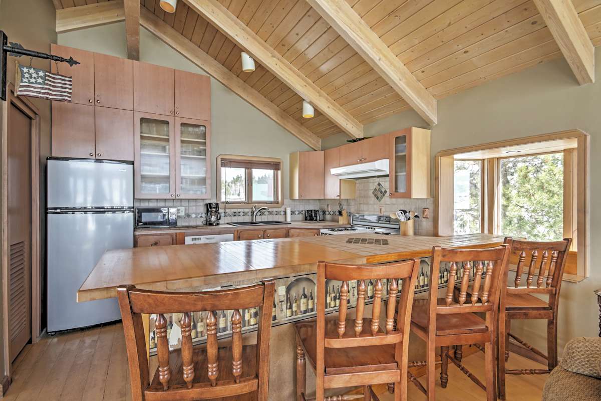 2BR Lake House + Bonus Room Steps from Lake Granby