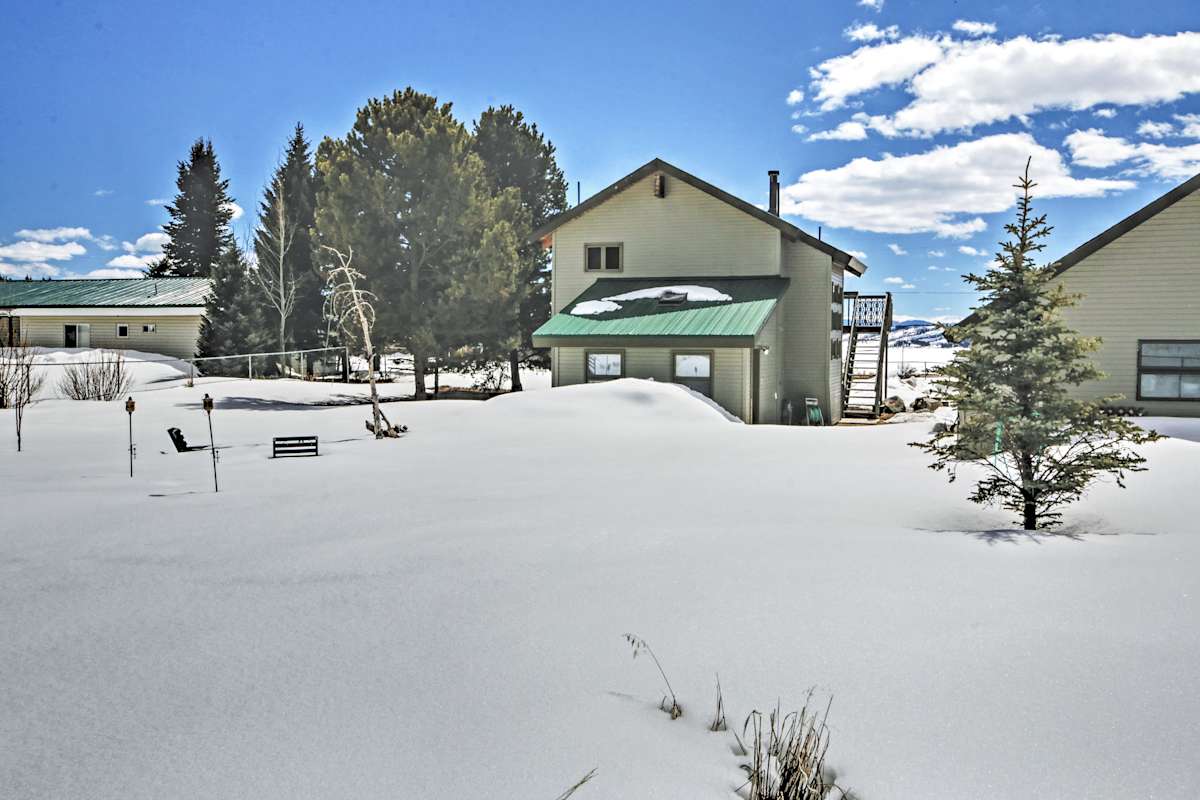 2BR Lake House + Bonus Room Steps from Lake Granby