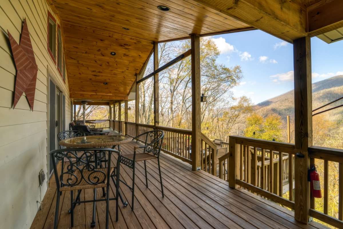 Maggie Valley Home w/Mtn Views & Screened Porch!