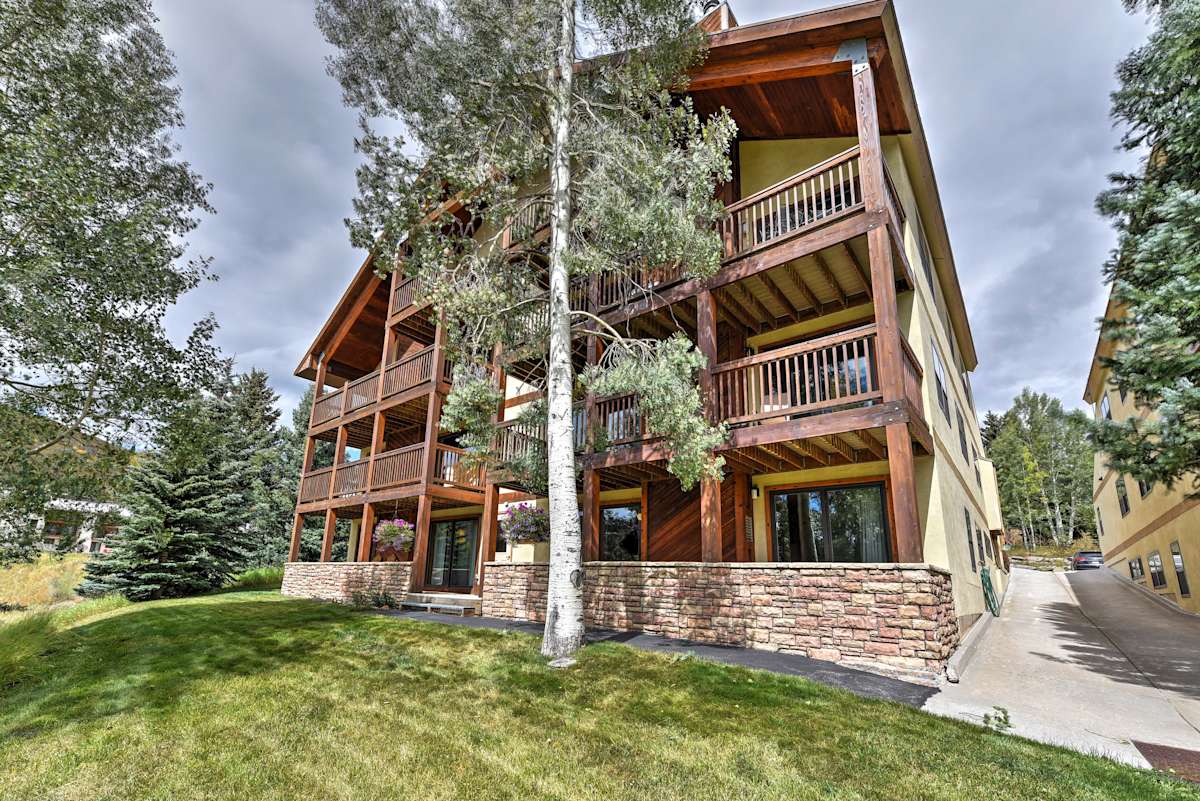 Cozy Mt. Crested Butte Condo Walk to Ski Base!