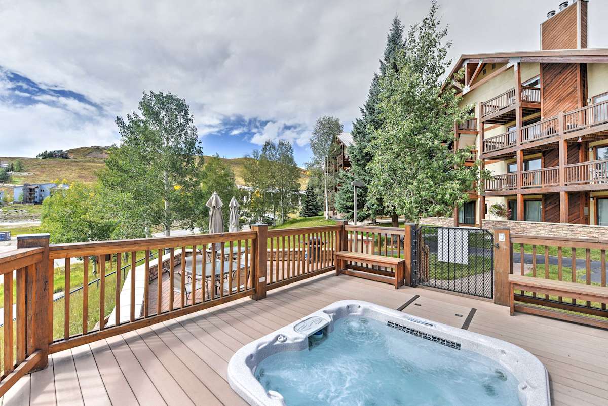 Cozy Mt. Crested Butte Condo Walk to Ski Base!