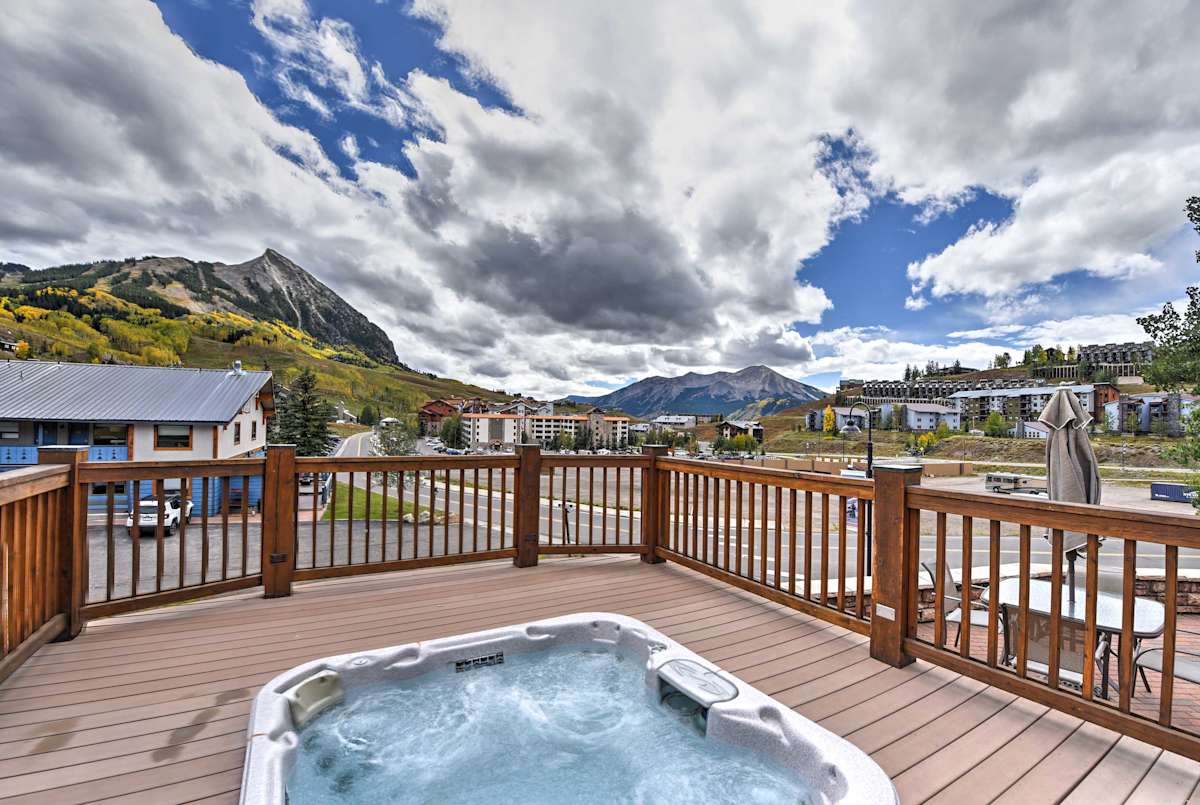 Cozy Mt. Crested Butte Condo Walk to Ski Base!