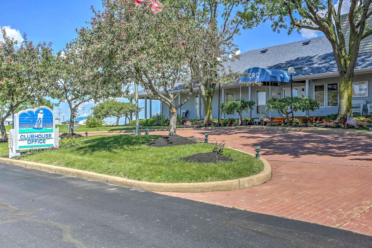 Charming 1BR Port Clinton Condo Pool!