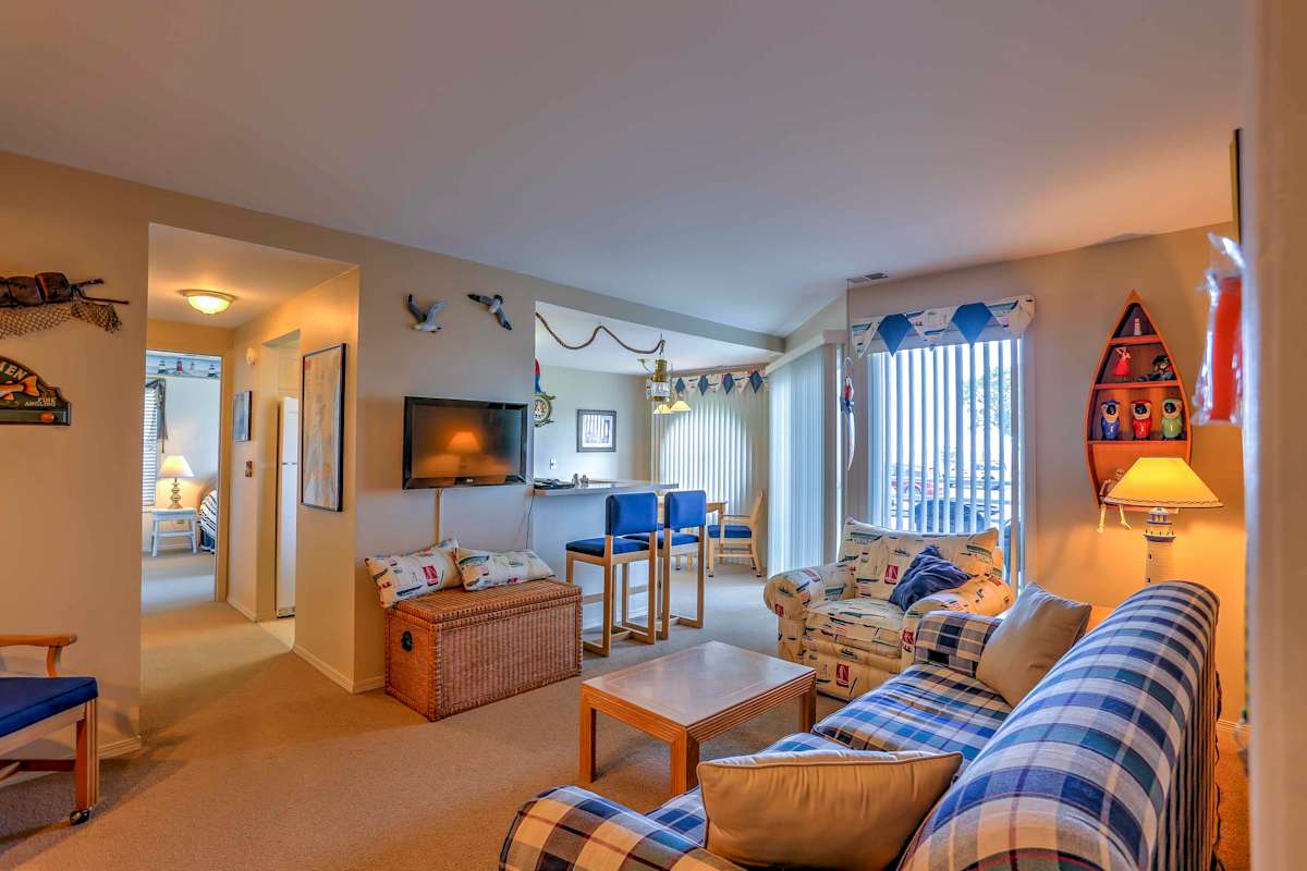 Charming 1BR Port Clinton Condo Pool!