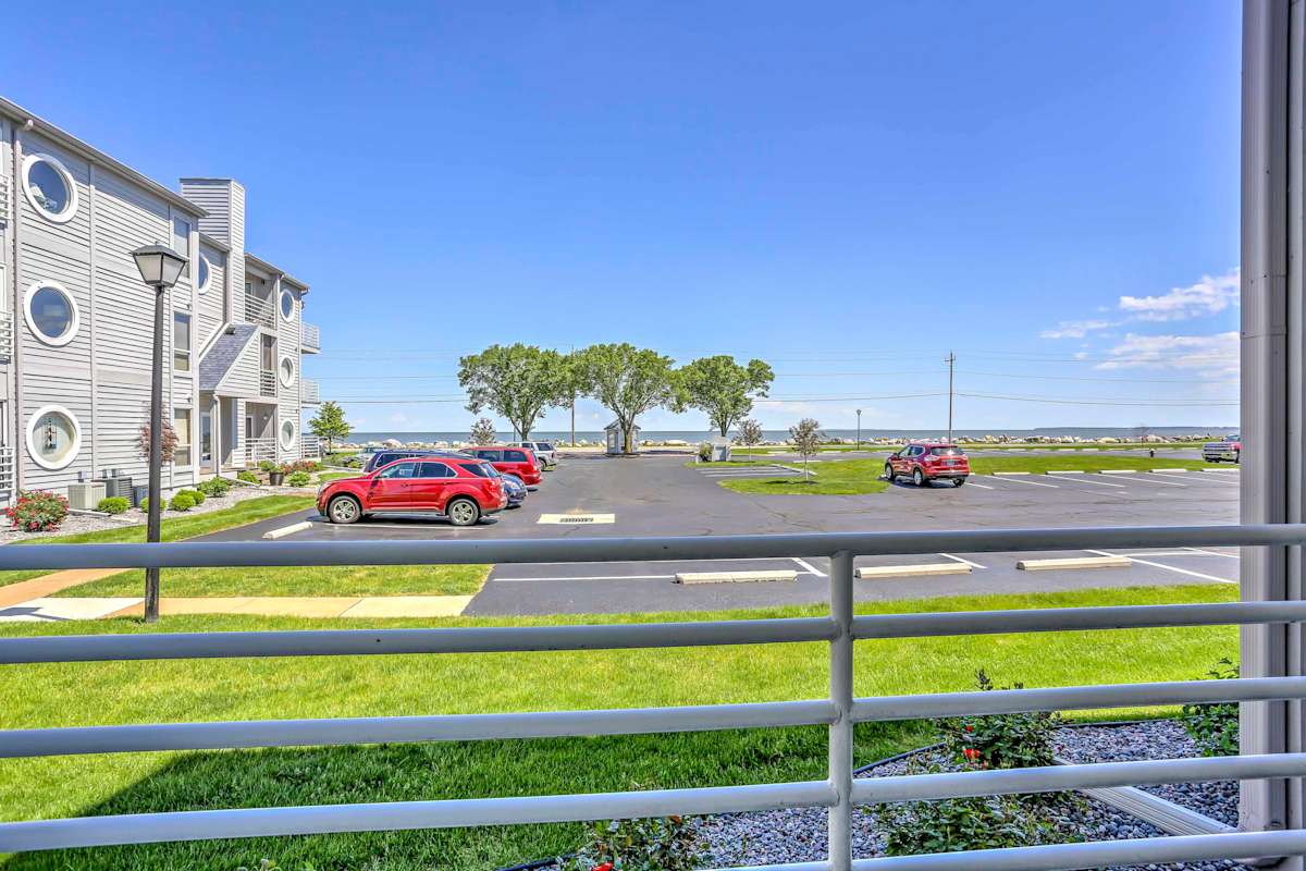 Charming 1BR Port Clinton Condo Pool!