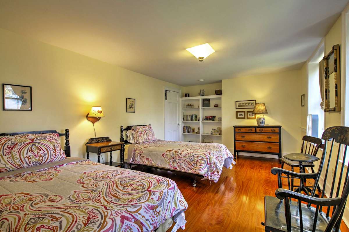 Elegant 5BR Norwich House Ballroom