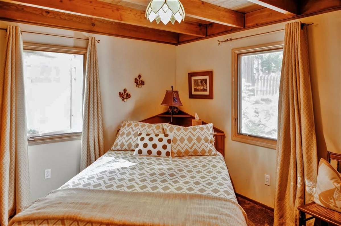 Waterfront Lake Arrowhead House w/Hot Tub & Deck!