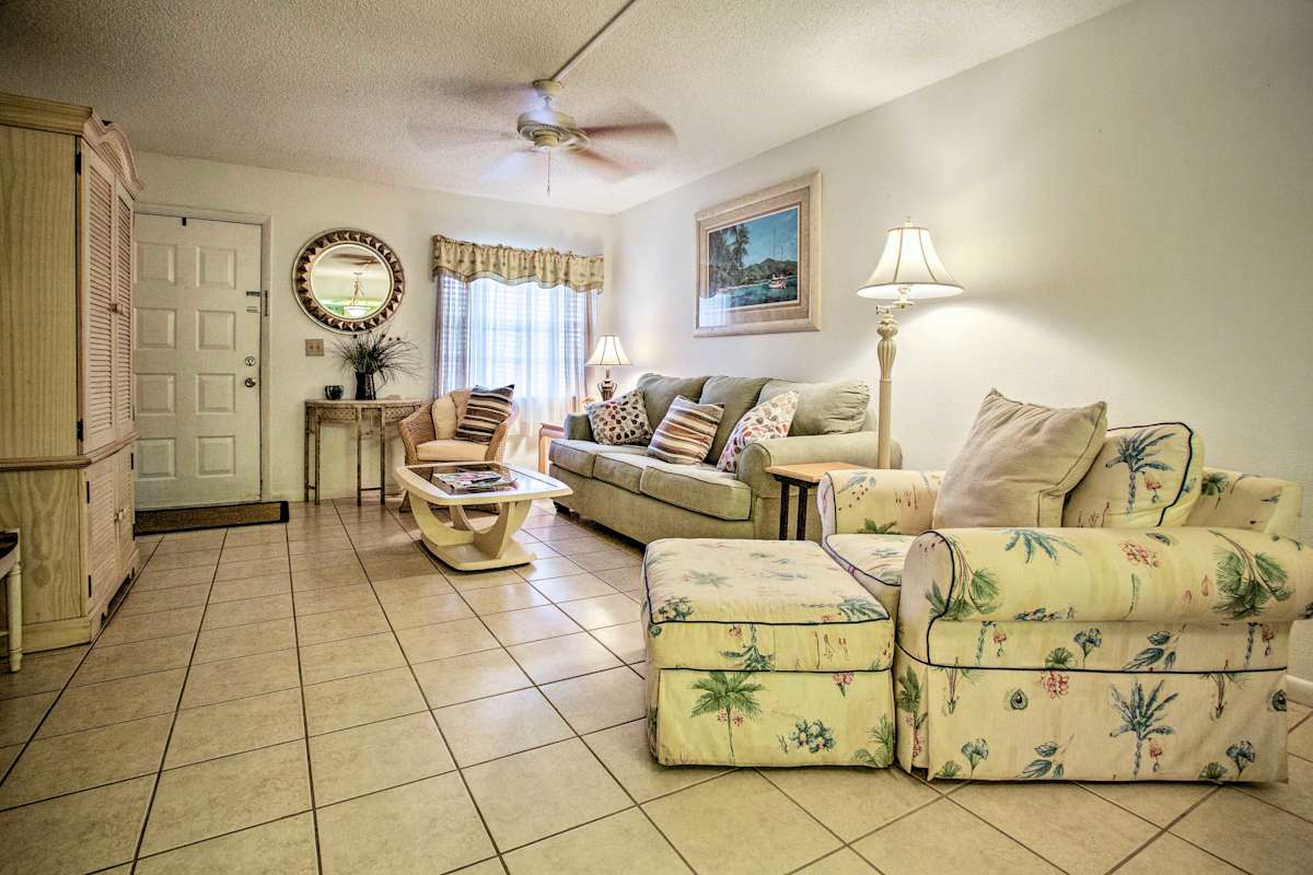 Englewood Condo w/Private ScreenedIn Veranda!