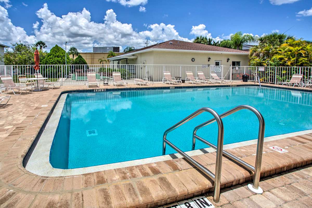 Englewood Condo w/Private ScreenedIn Veranda!