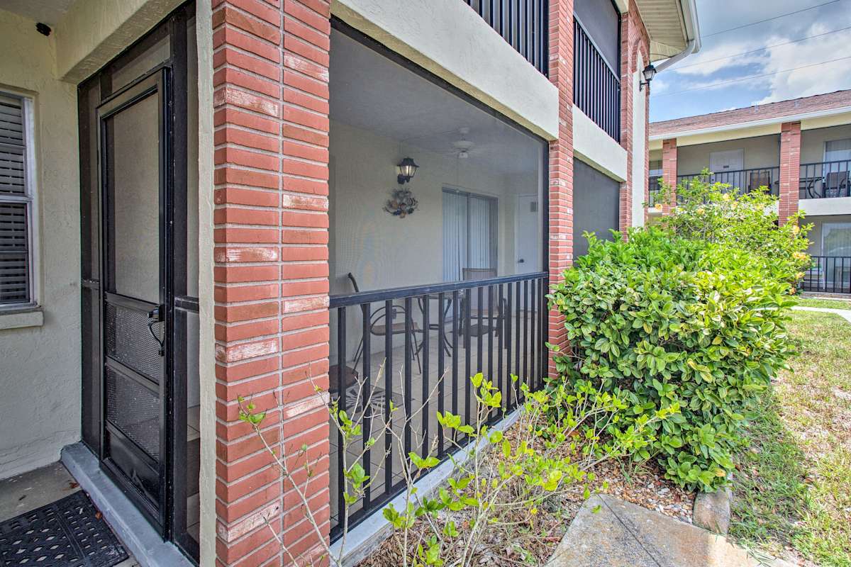 Englewood Condo w/Private ScreenedIn Veranda!