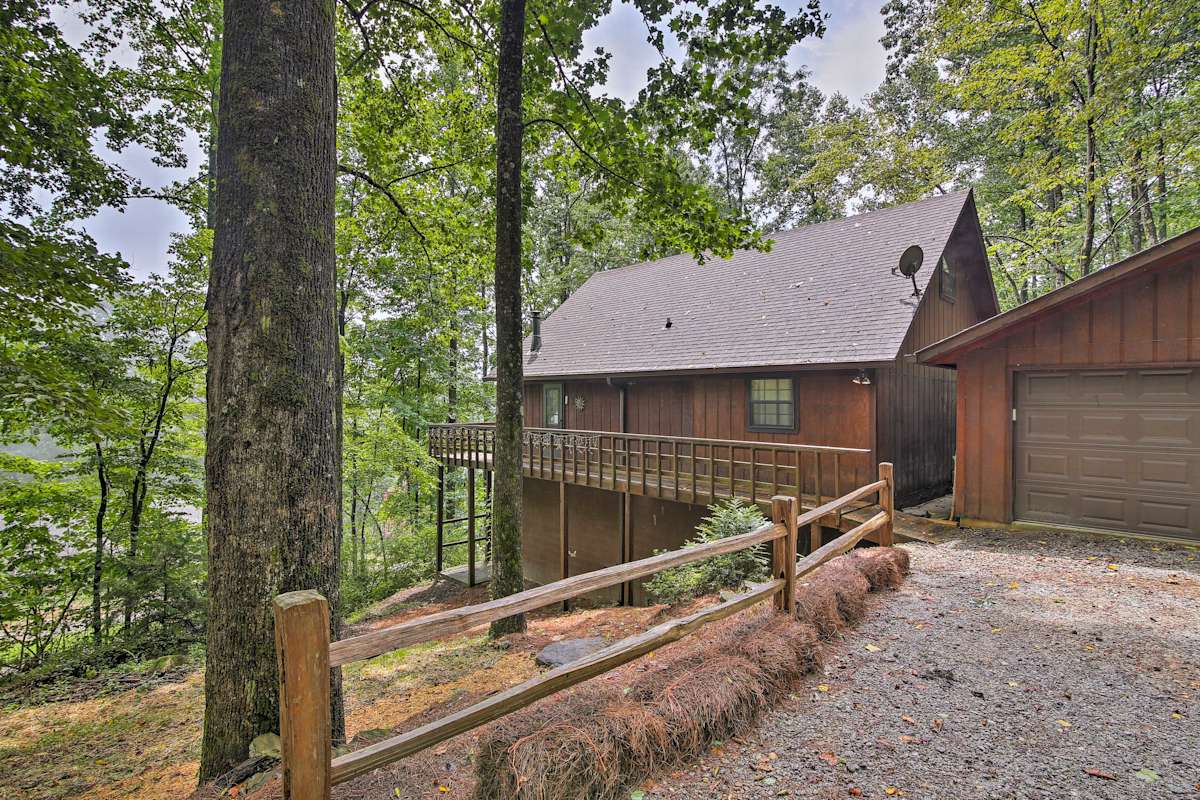 Enchanting Tiger Cabin w/ Deck & Forest/Mtn Views!