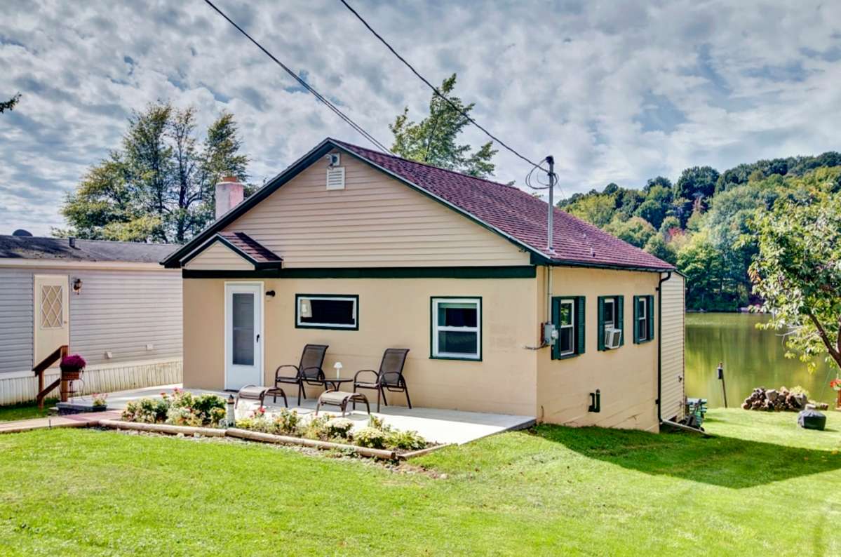 Bayfront 2BR Wolcott House w/Private Dock!