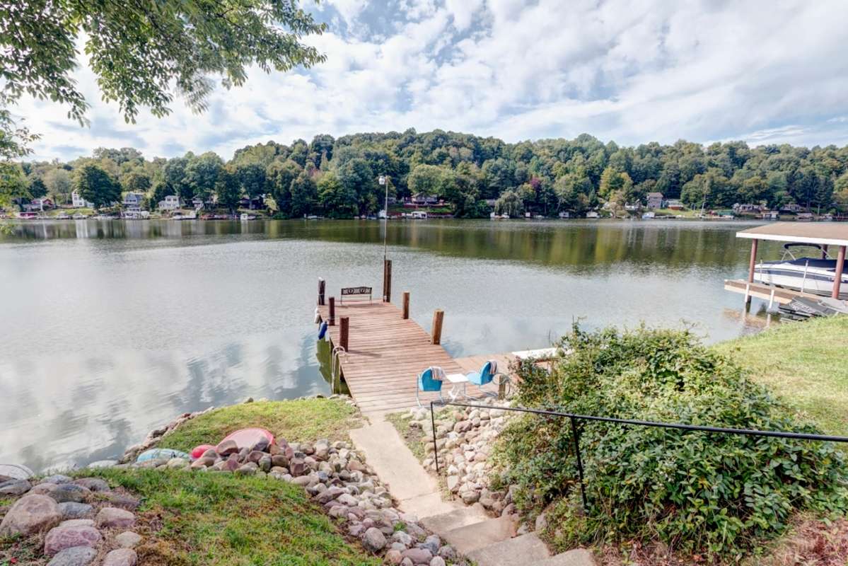 Bayfront 2BR Wolcott House w/Private Dock!