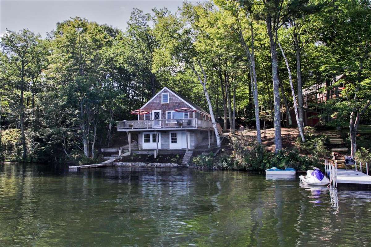 Pristine 2BR E Wakefield Cottage on Waterfront!