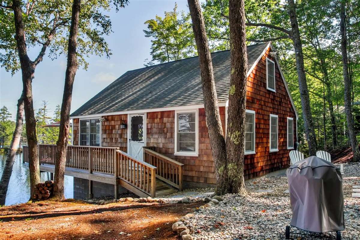 Pristine 2BR E Wakefield Cottage on Waterfront!