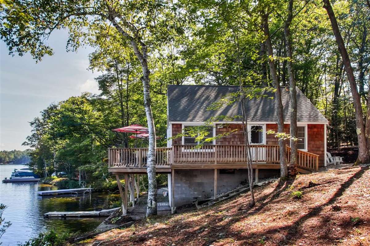 Pristine 2BR E Wakefield Cottage on Waterfront!