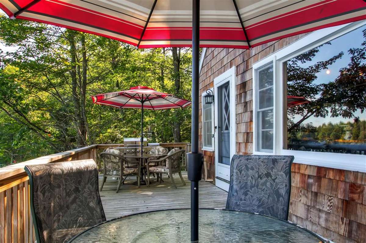 Pristine 2BR E Wakefield Cottage on Waterfront!