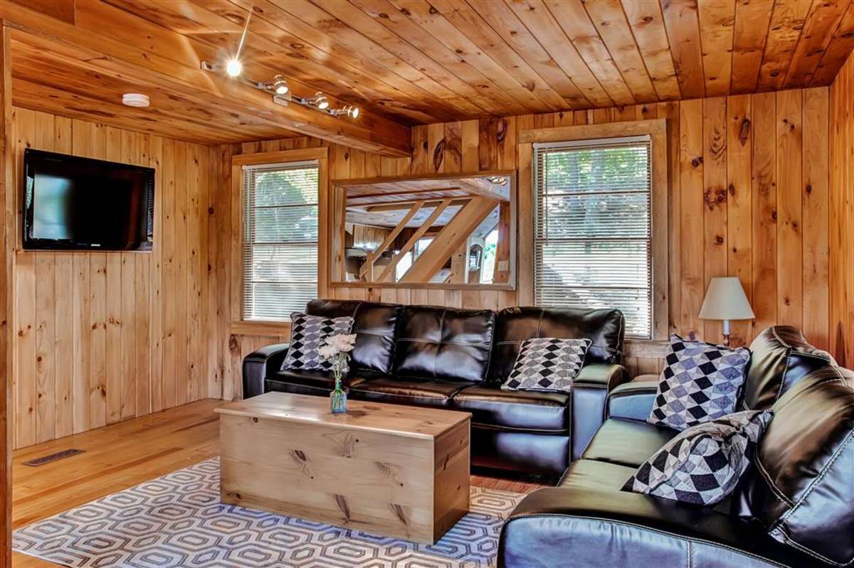 Pristine 2BR E Wakefield Cottage on Waterfront!