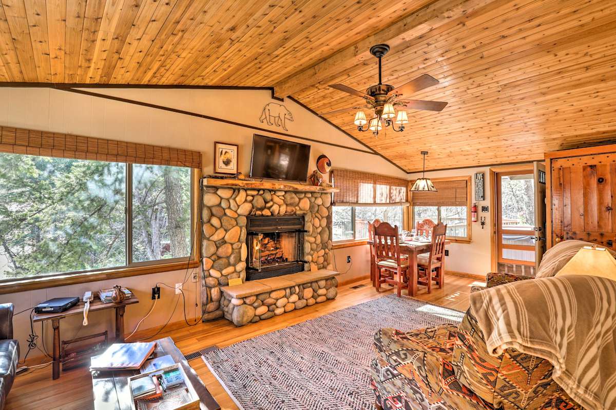 Beautiful Ruidoso Cabin w/Private Hot Tub & Views!