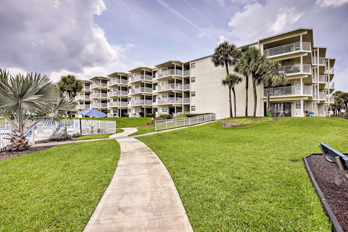 St. Augustine Beach Condo w/ Patio & Pool Access!