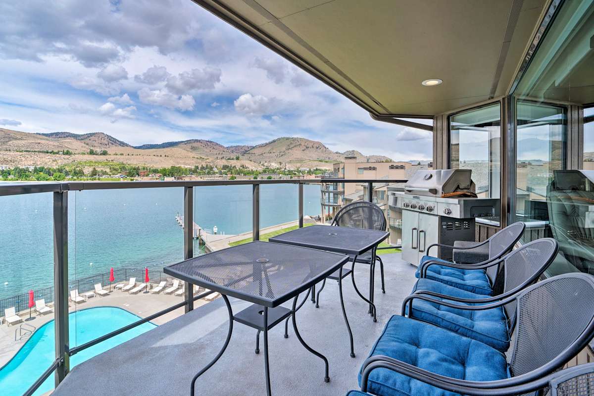 Modern 4BR Chelan Penthouse Condo w/Mtn Views