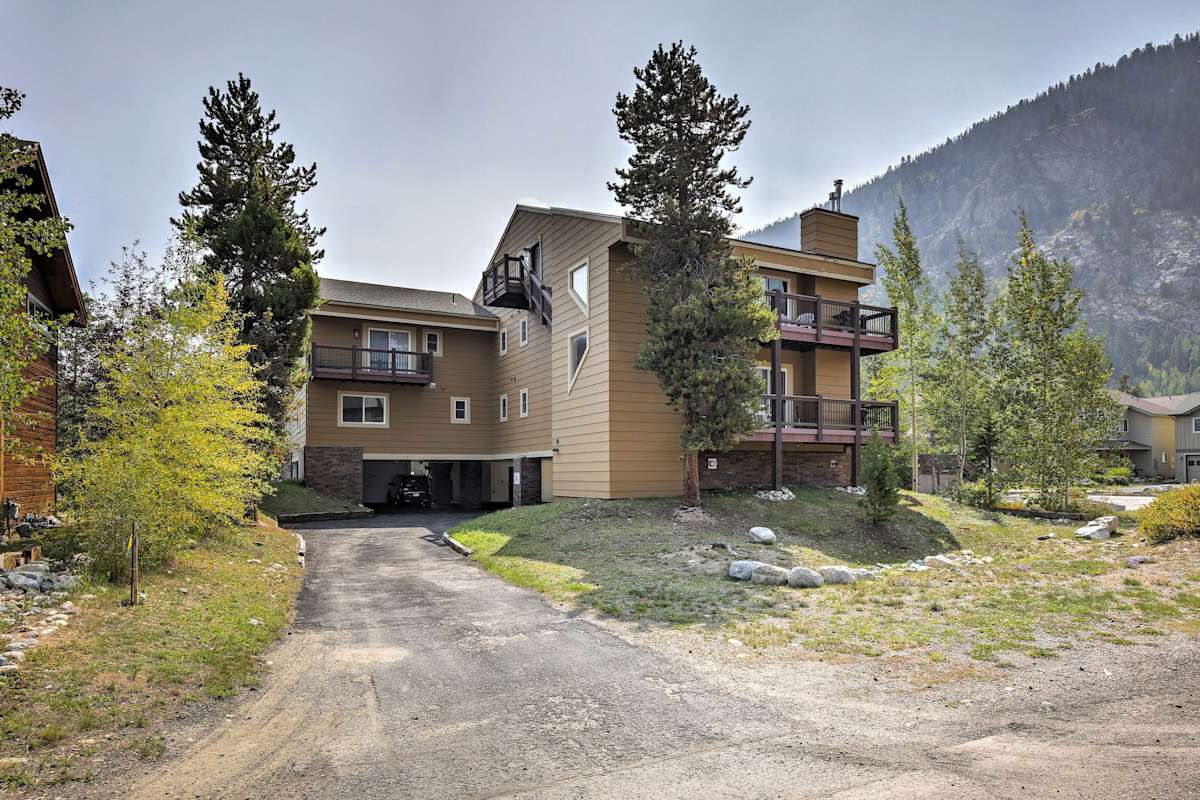 Condo w/ Loft + Mtn View Walk to Main St Frisco!