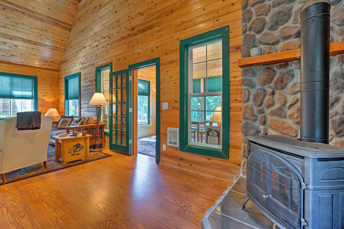 Riverfront 'Whispering River' Cabin w/ Hot Tub!