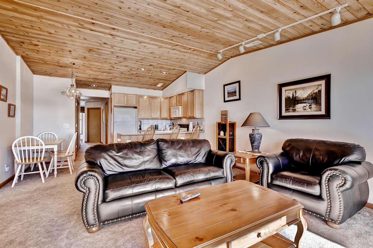 Grand Lake Condo w/ Deck & Panoramic Views!