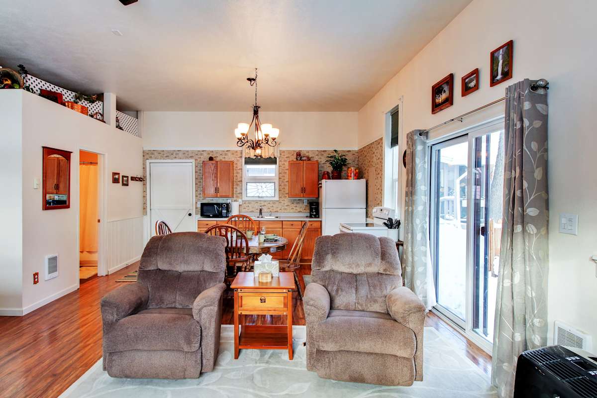 Cozy Bend Studio Apt w/ Fireplace on 5 Lush Acres!