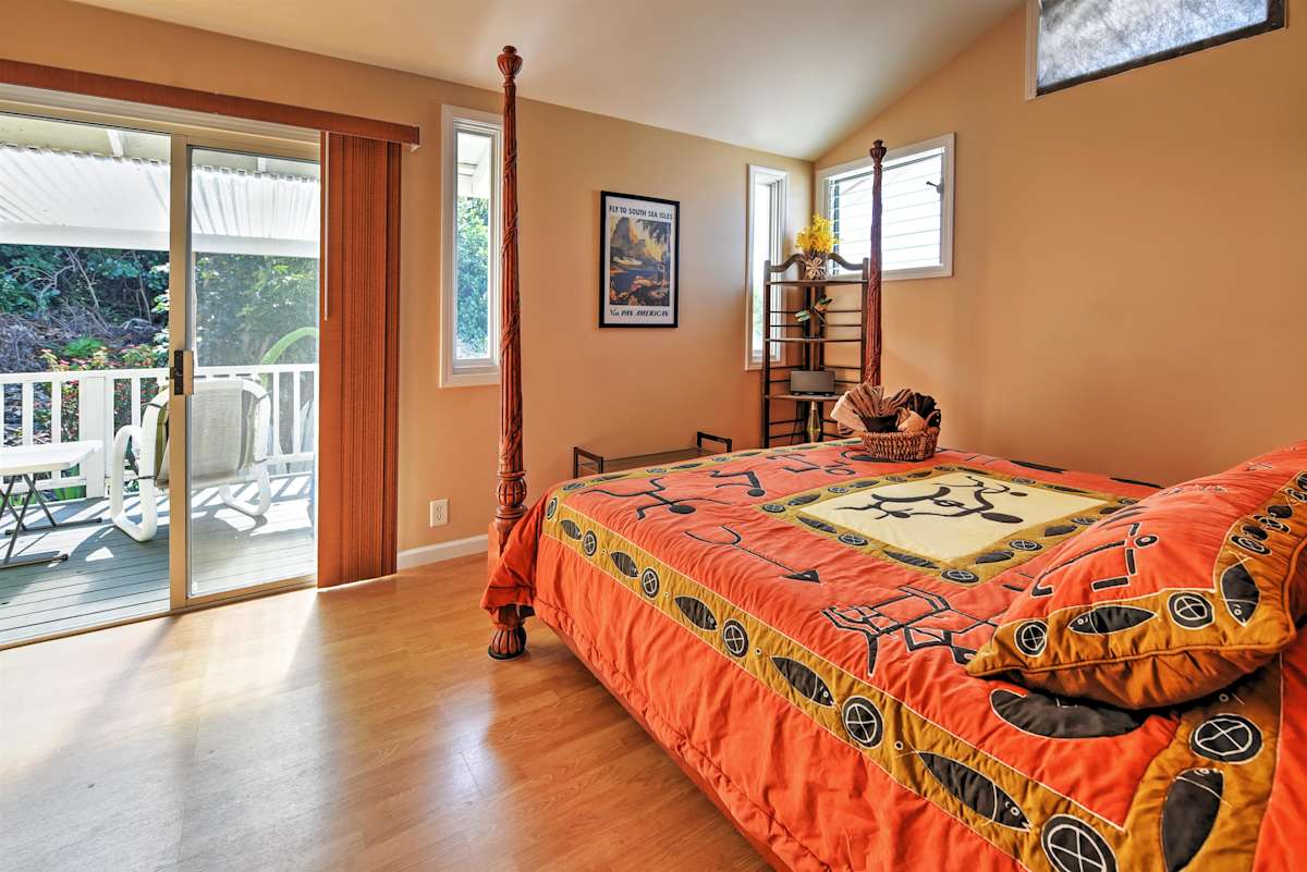Captain Cook Home w/Lanai, Ocean Views, Beach Toys