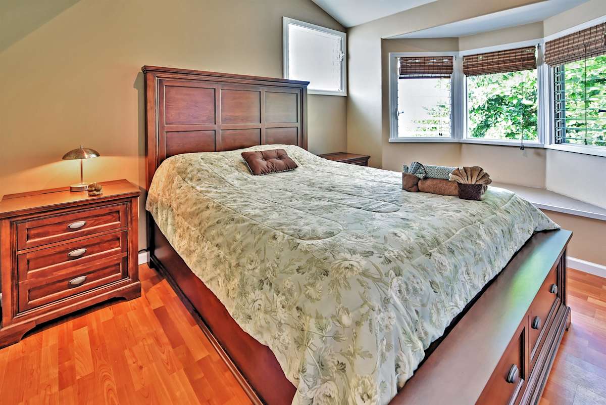 Captain Cook Home w/Lanai, Ocean Views, Beach Toys