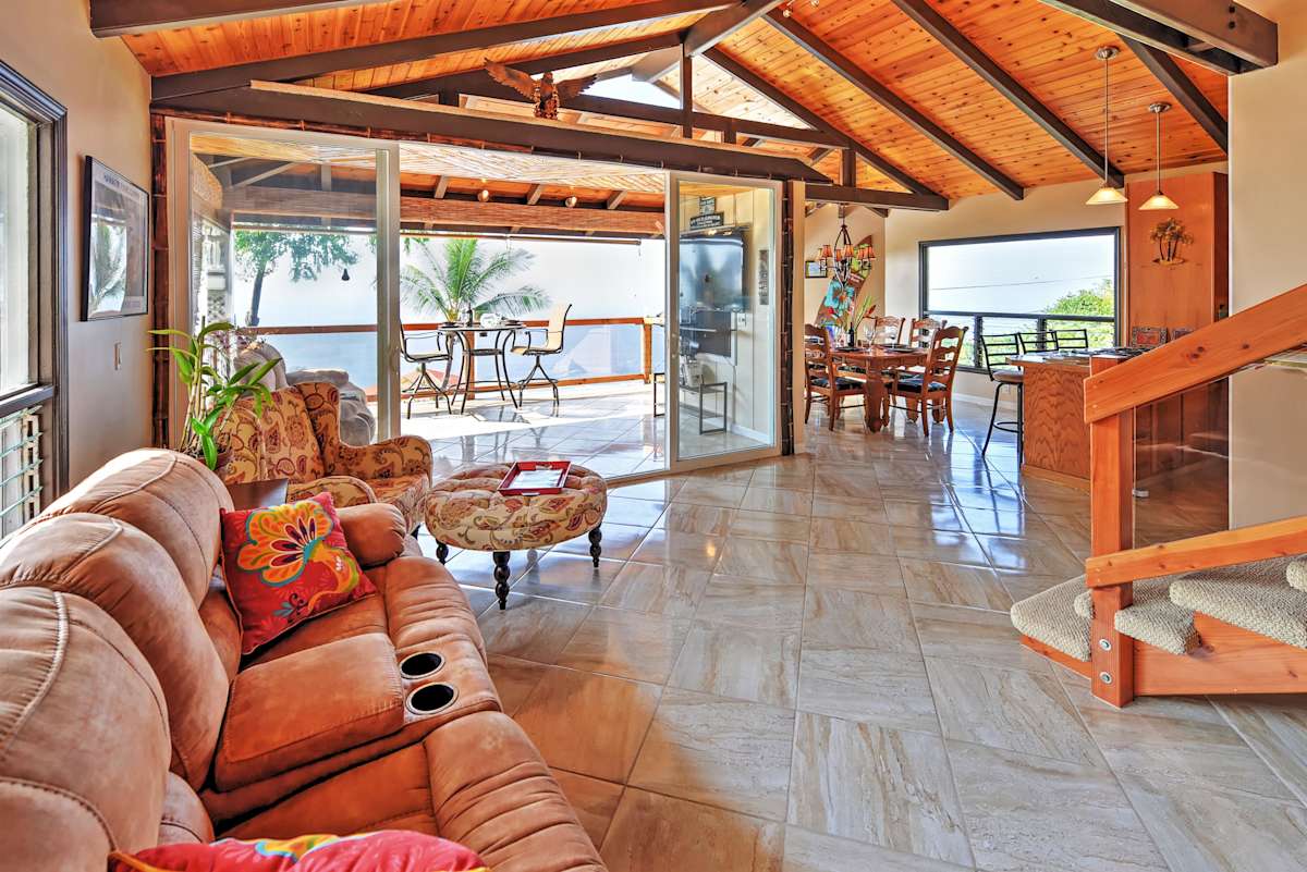 Captain Cook Home w/Lanai, Ocean Views, Beach Toys