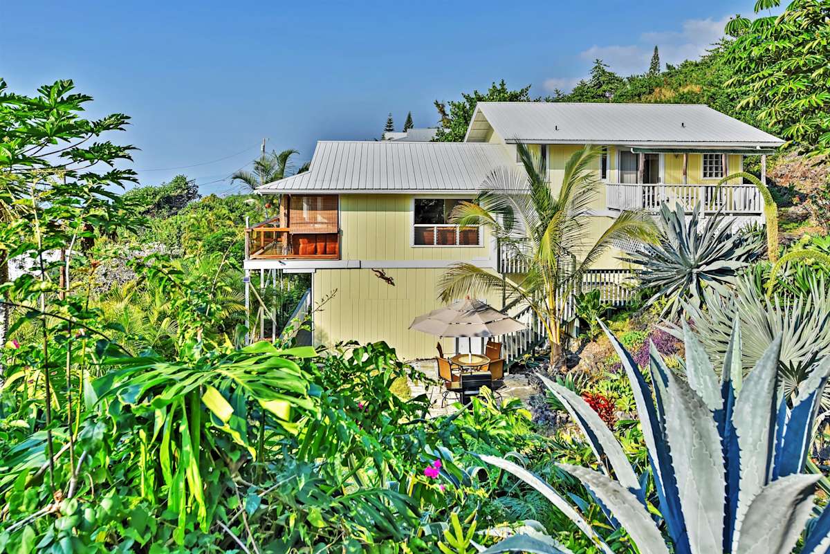 Captain Cook Home w/Lanai, Ocean Views, Beach Toys