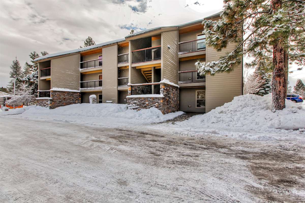 Bend Condo w/Deck & Forest Views!