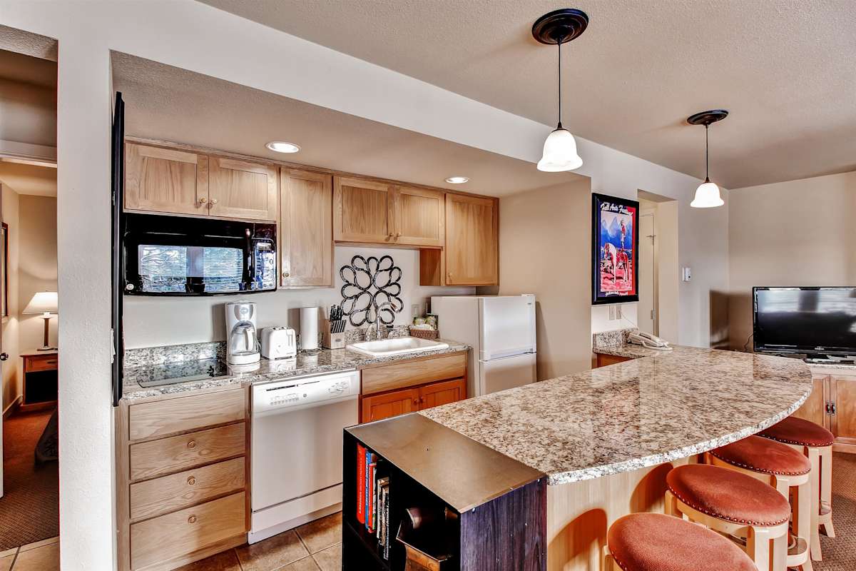 Bend Condo w/Deck & Forest Views!