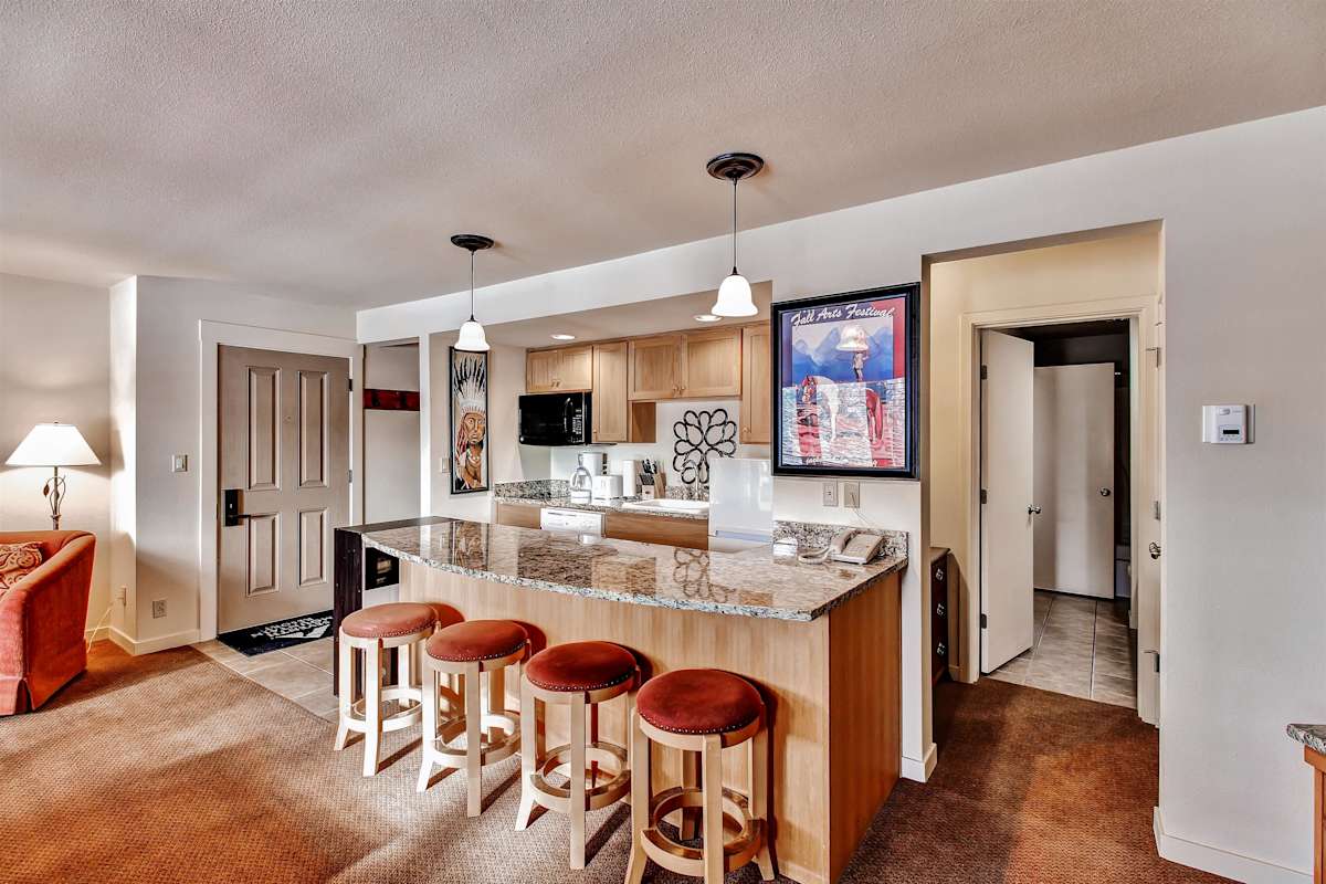 Bend Condo w/Deck & Forest Views!