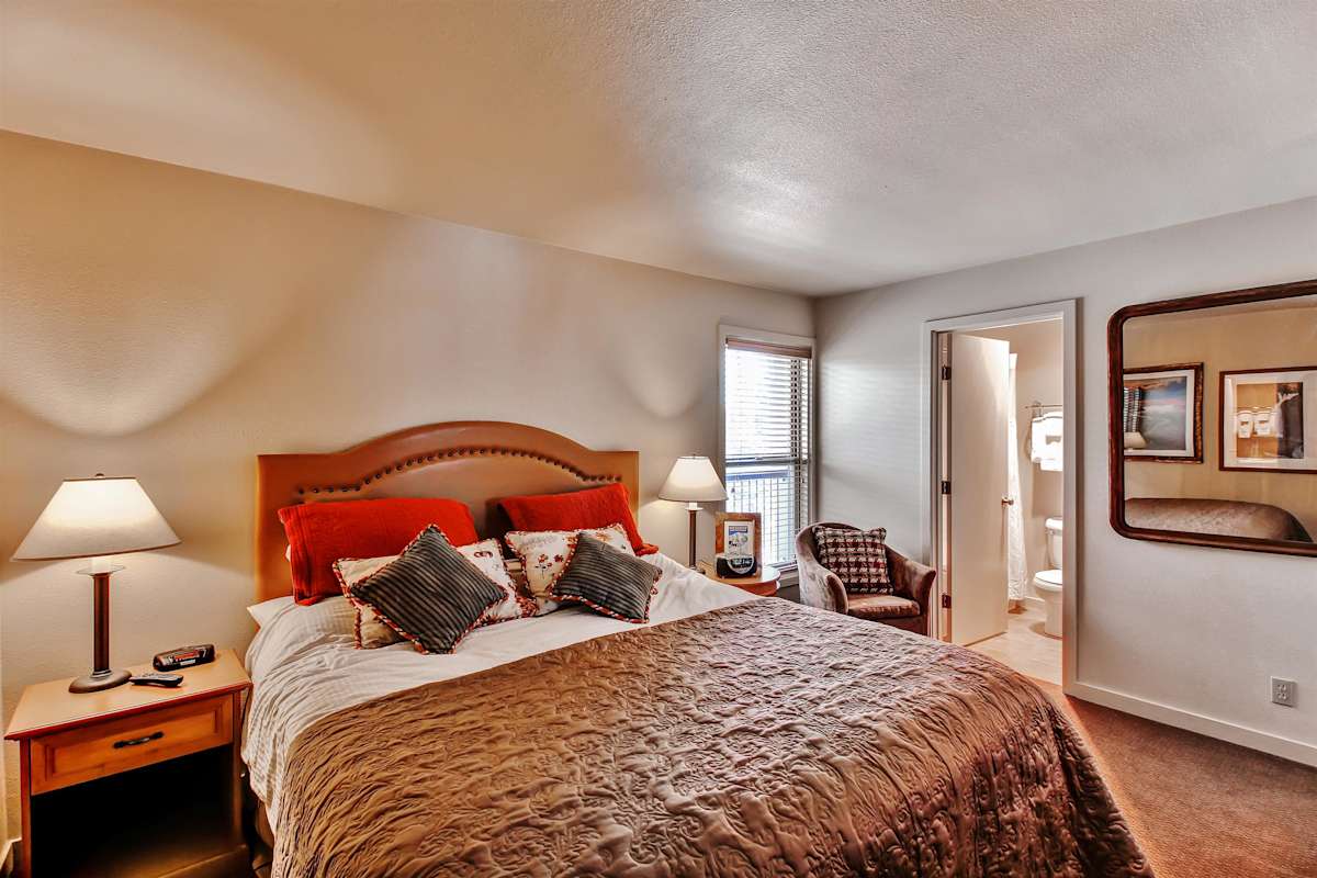 Bend Condo w/Deck & Forest Views!